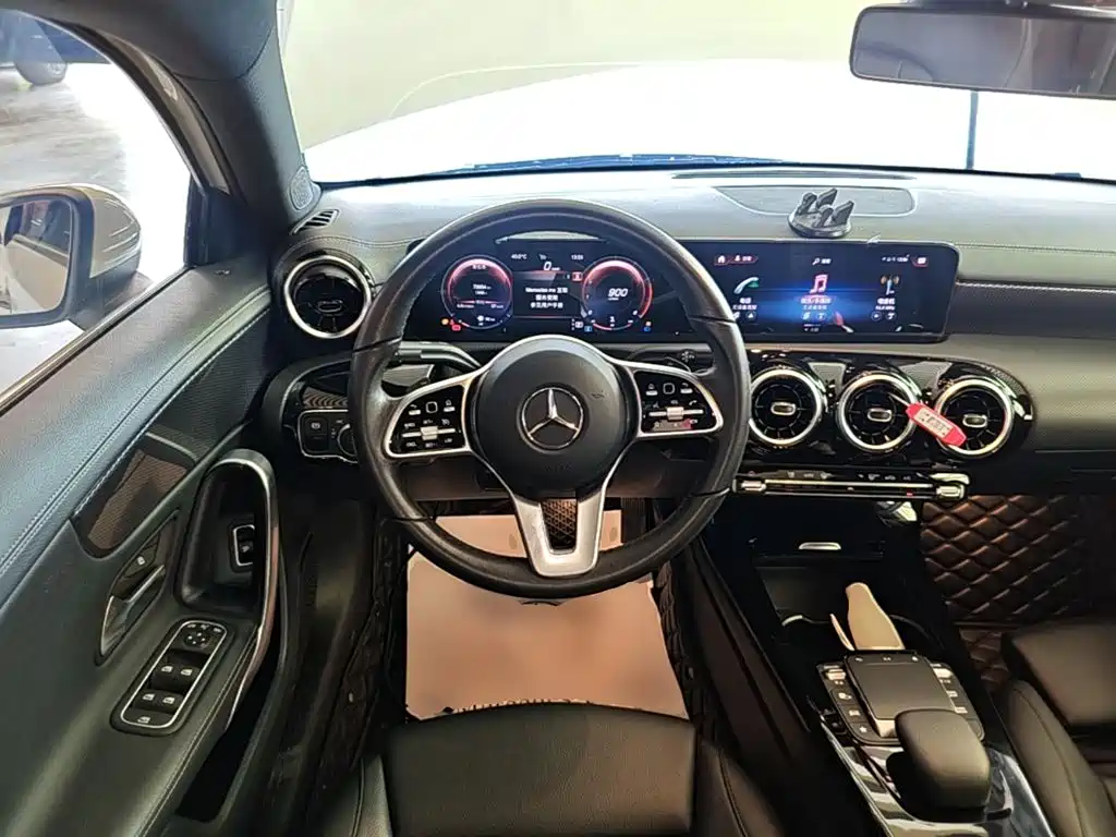 Mercedes-Benz A-Class 2021 — фото 11