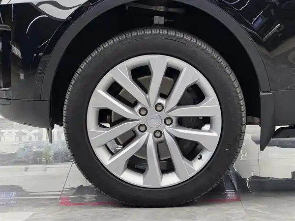 Land Rover Discovery 2024