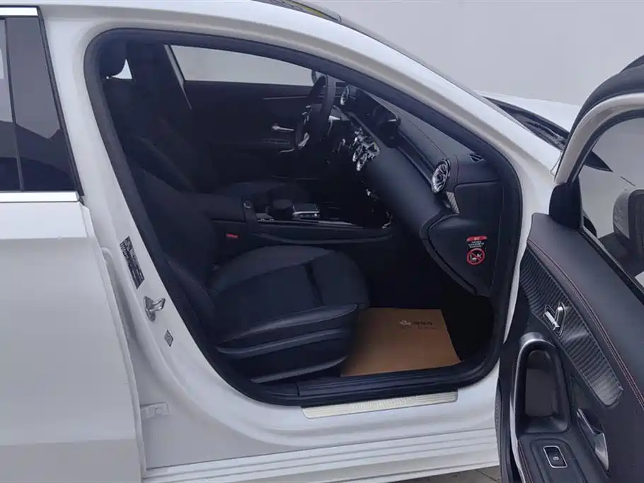 Mercedes-Benz A-Class 2023 — фото 8