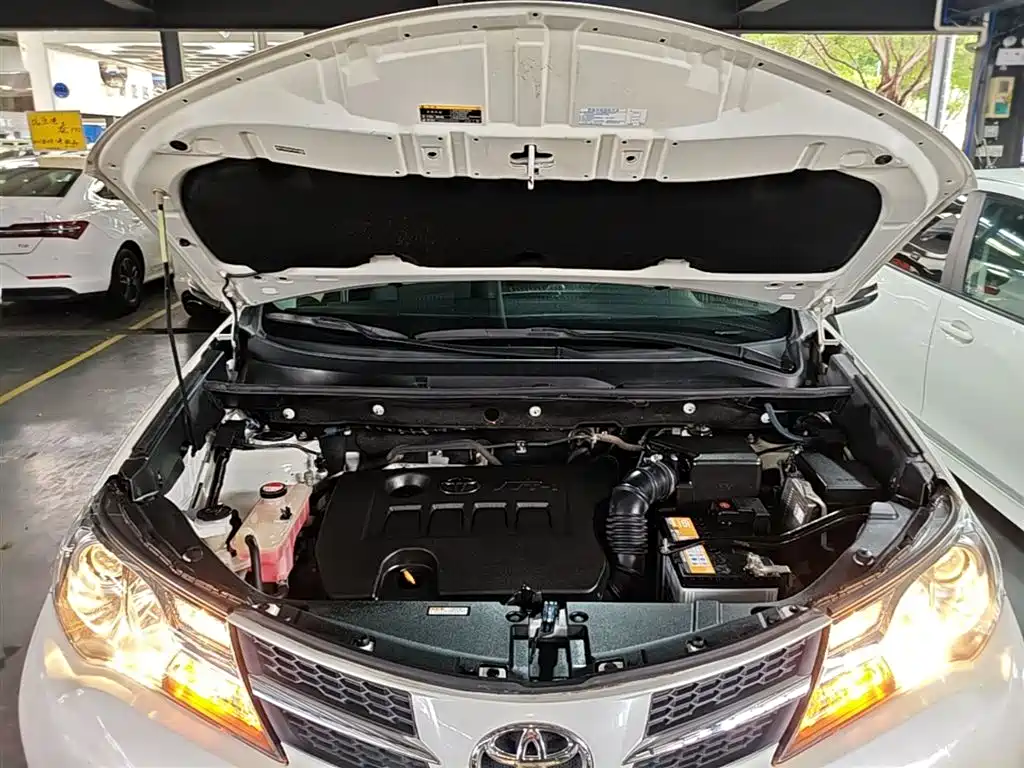 Toyota RAV4 2016 — фото 20