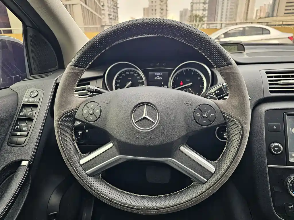 Mercedes-Benz R-Class 2017 — фото 14