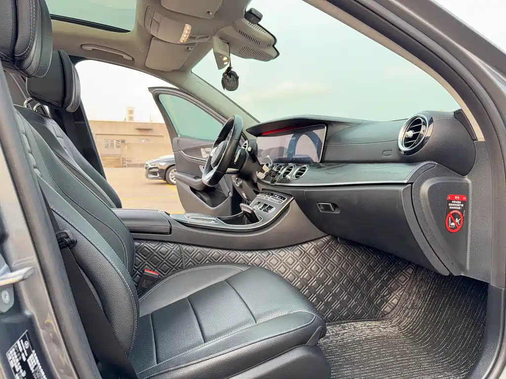 Mercedes-Benz E-Class 2019 — фото 12