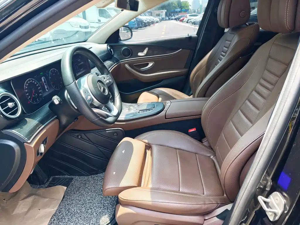 Mercedes-Benz GLB 2023