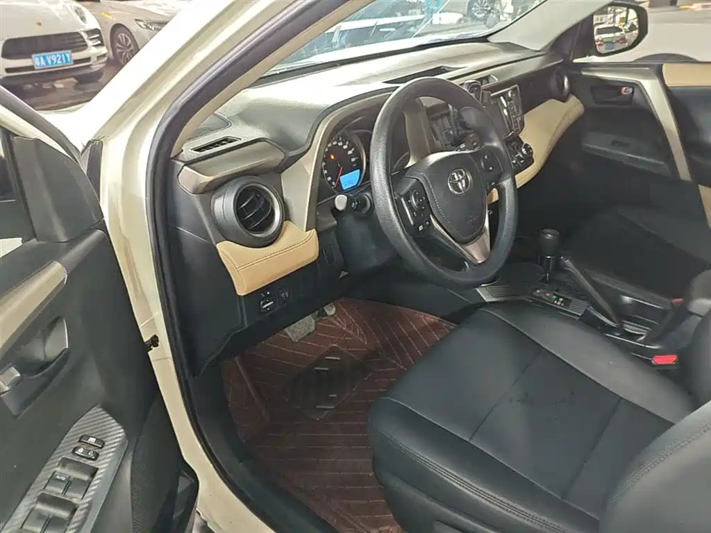 Toyota RAV4 2016 — фото 16