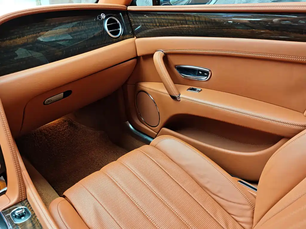 Bentley Flying Spur 2016 — фото 11