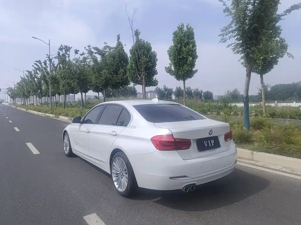 BMW 3 Series 2018 — фото 11
