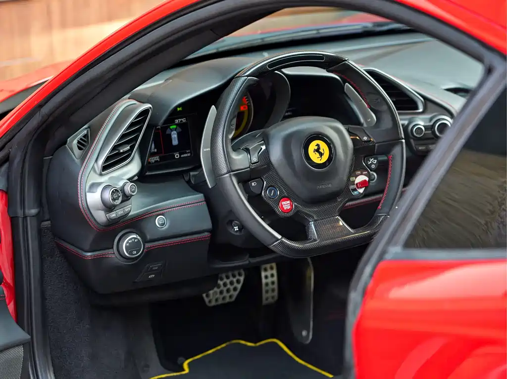 Ferrari 488 2016 — фото 12