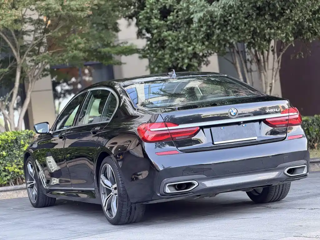 BMW 7 Series 2018 — фото 9