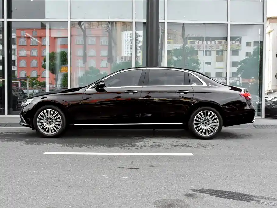 Mercedes-Benz E-Class 2023 — фото 4