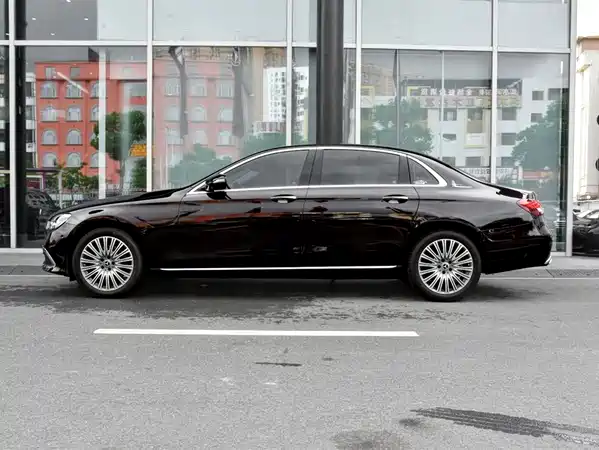 Mercedes-Benz E-Class 2023