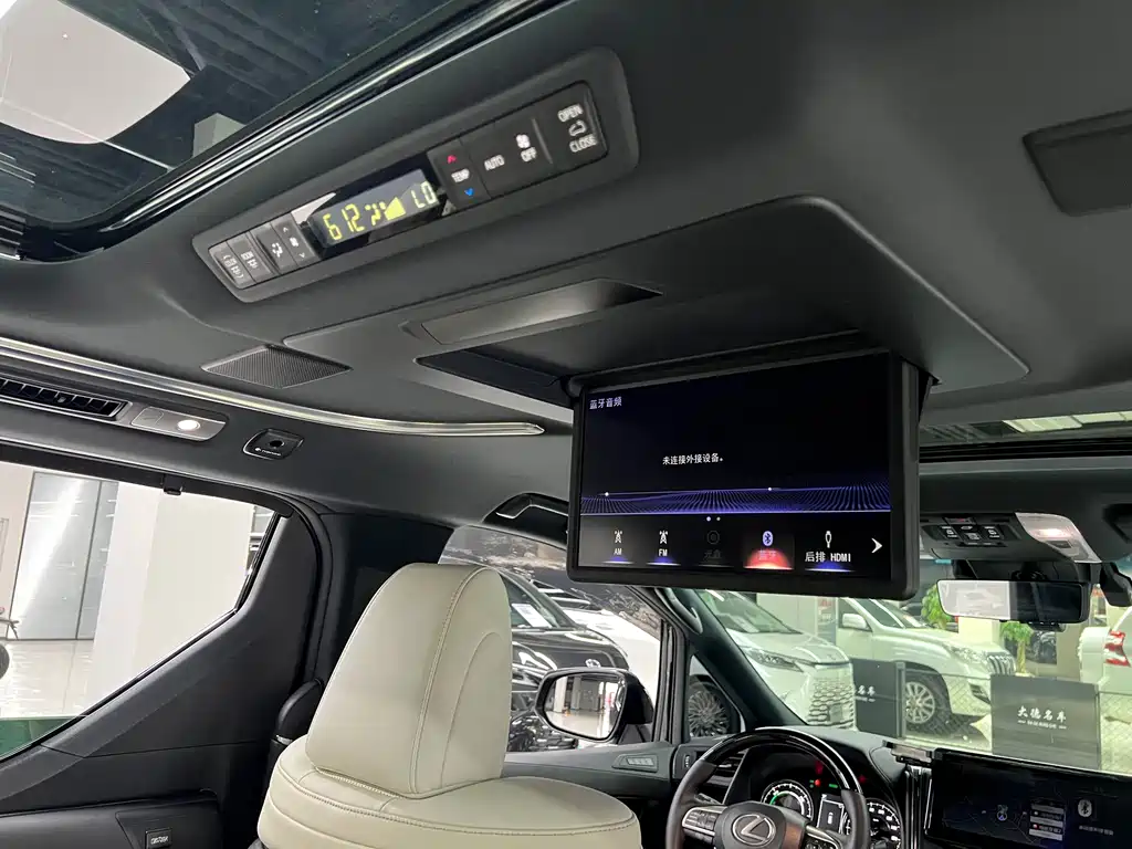 Lexus LM 2021 — фото 15