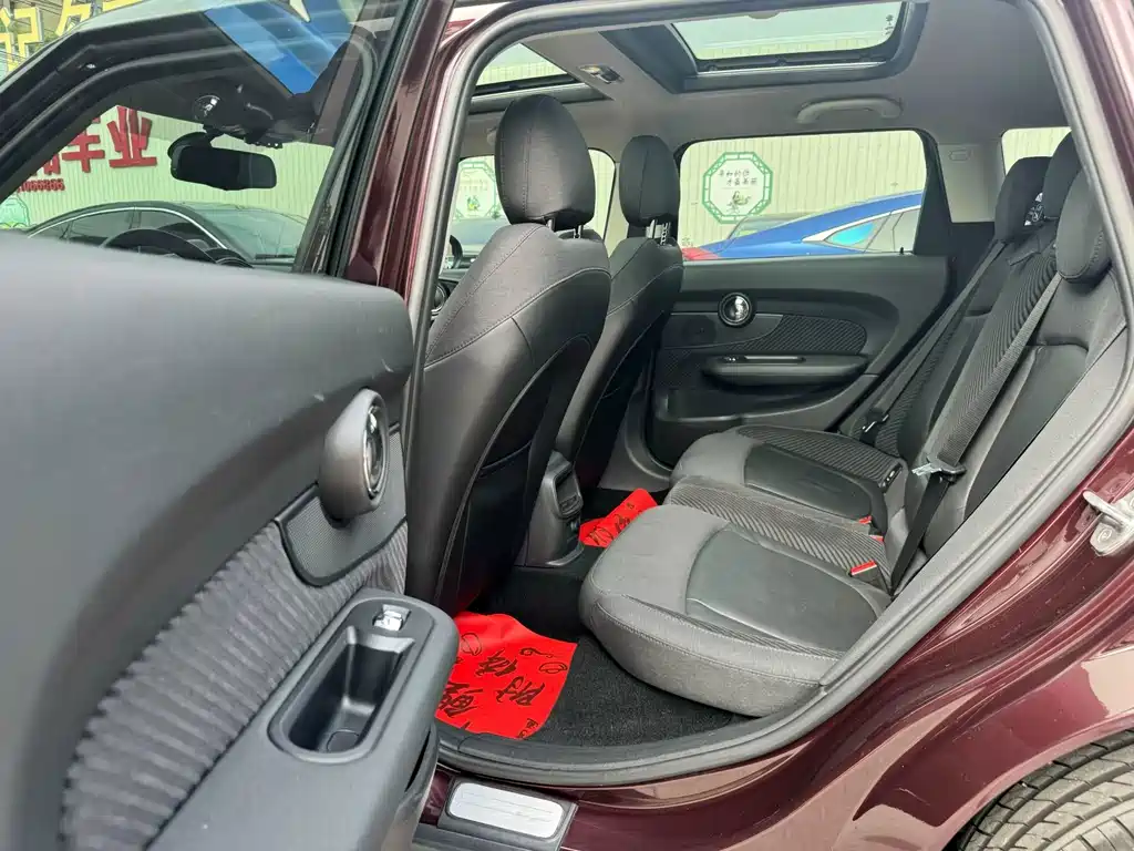MINI Clubman 2017 — фото 18