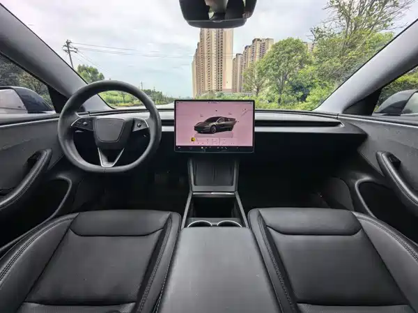 Tesla Model 3 2024