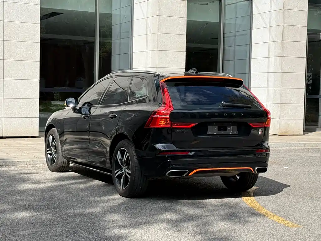 Volvo XC60 2019 — фото 16