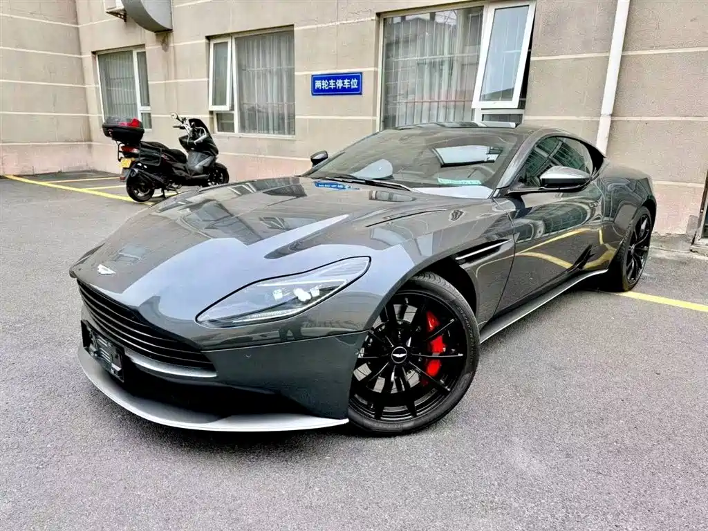 Aston Martin DB11 2020 — фото 1