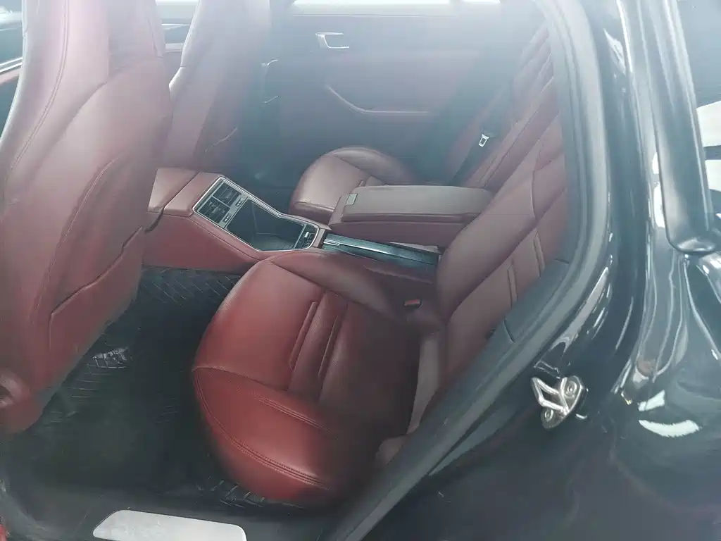 Porsche Panamera 2018 — фото 14