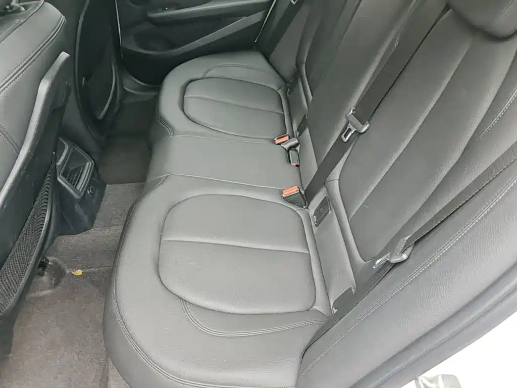 BMW 1 Series 2018 — фото 17