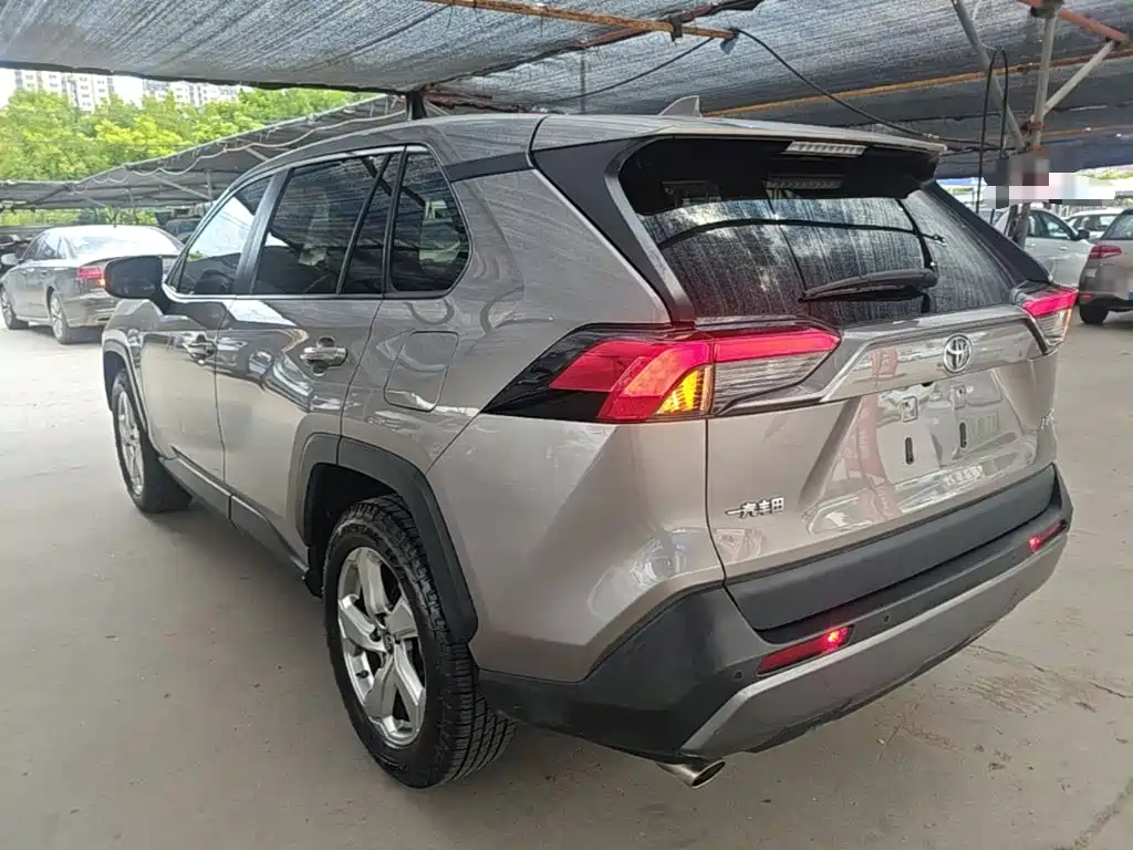 Toyota RAV4 2020 — фото 5