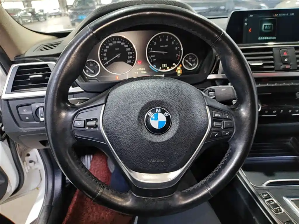BMW 3 Series 2018 — фото 7