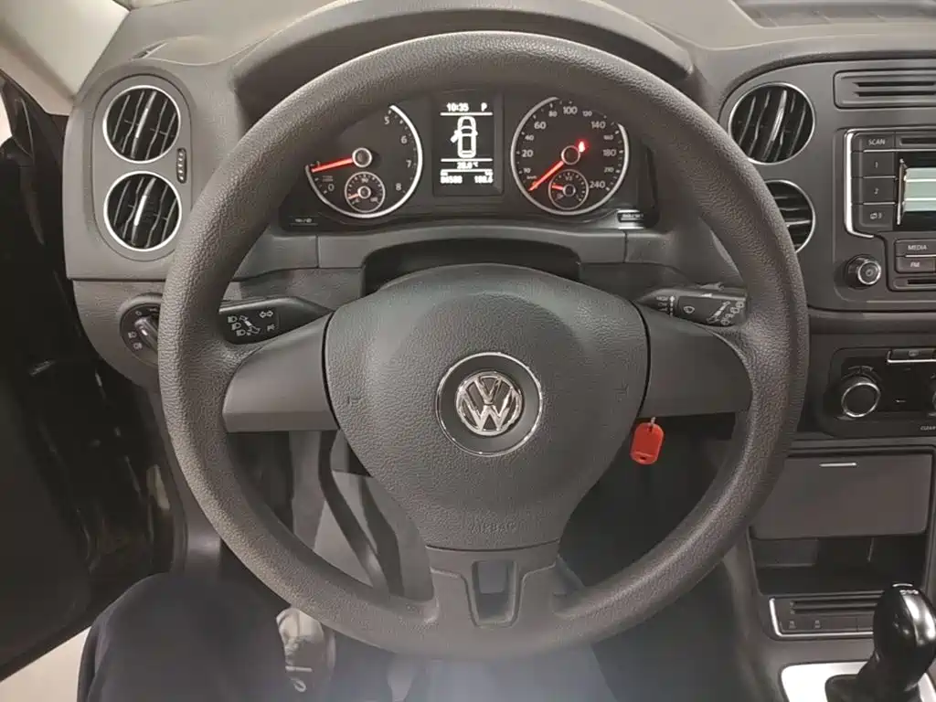 Volkswagen Tiguan 2018 — фото 11