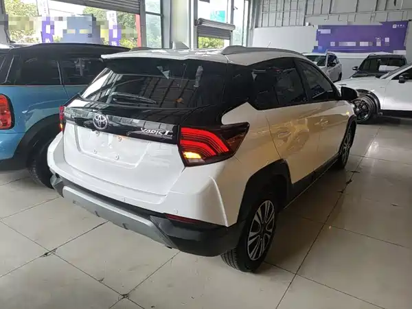 Toyota Yaris L 2021
