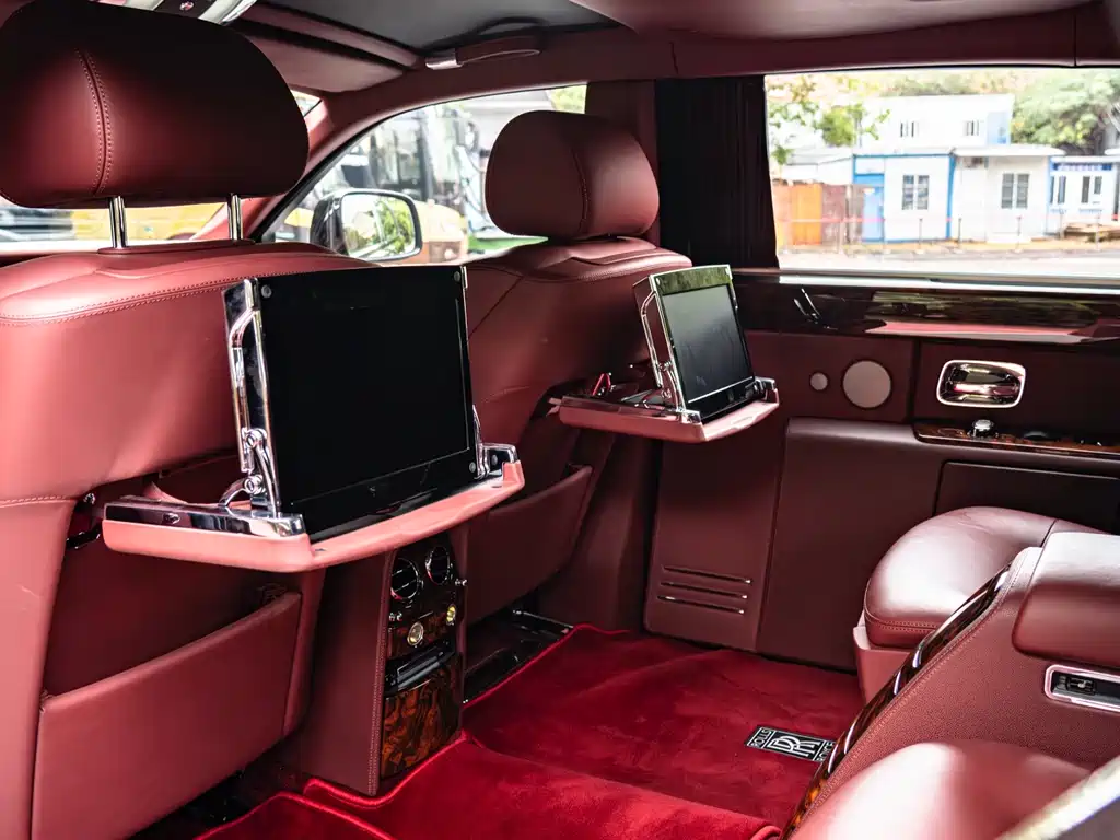 Rolls-Royce Phantom 2016 — фото 14