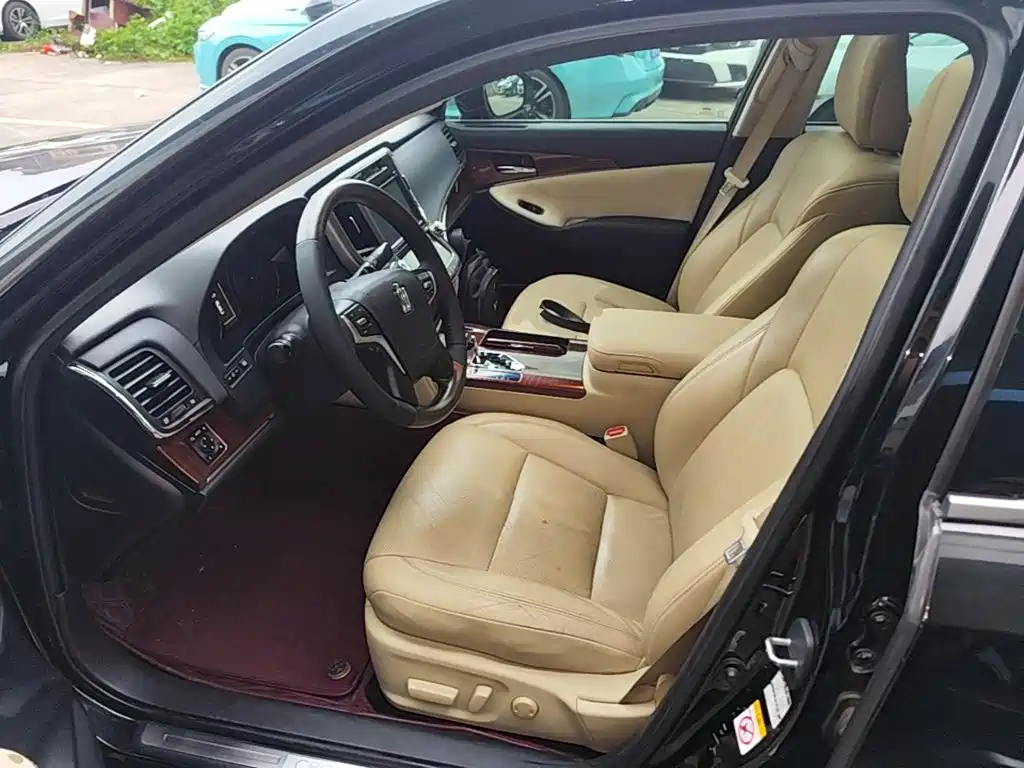 Toyota Crown 2017 — фото 15