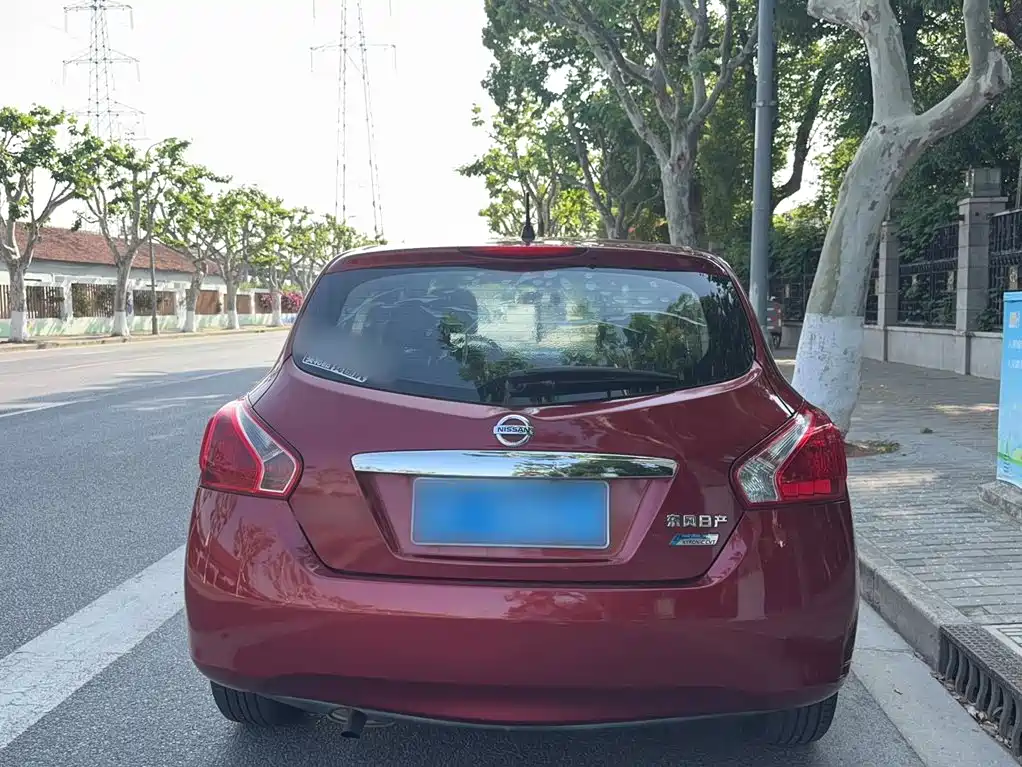 Nissan Tiida 2016 — фото 9