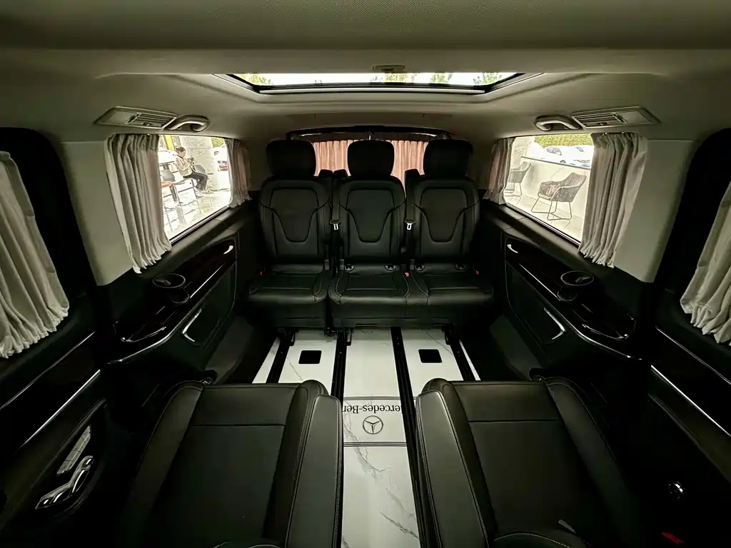 Mercedes-Benz V-Class 2018 — фото 15