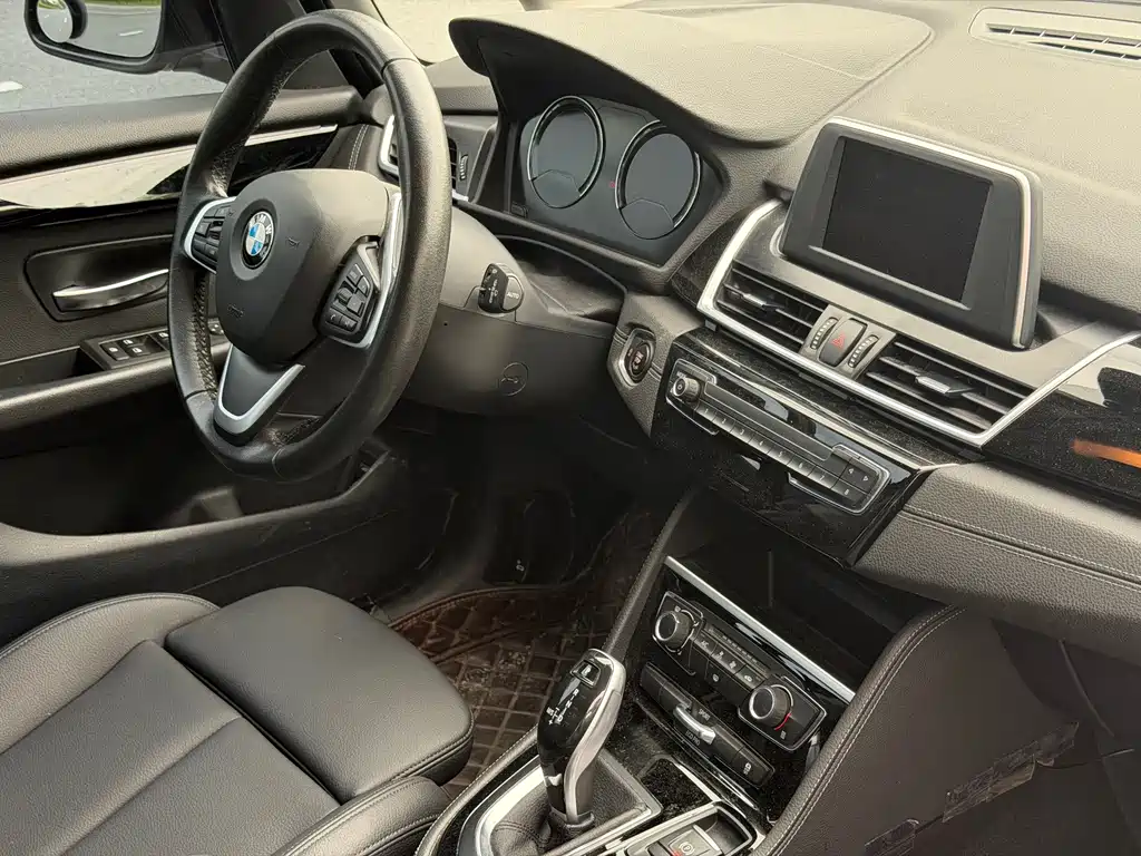 BMW 2 Series Wagon 2019 — фото 15