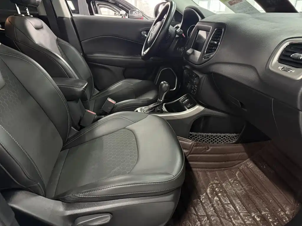 Jeep Compass 2019 — фото 12