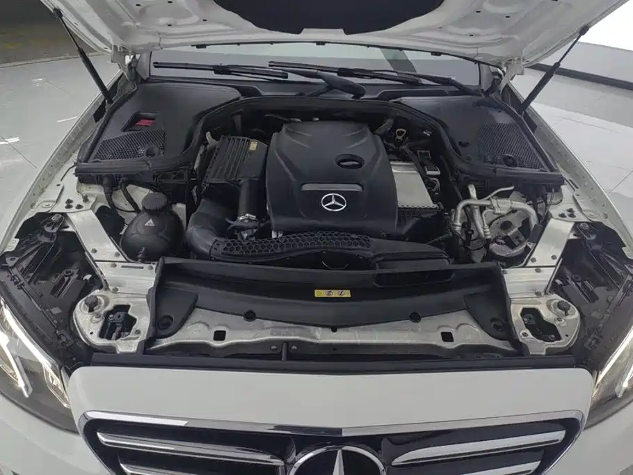 Mercedes-Benz E-Class 2017 — фото 10