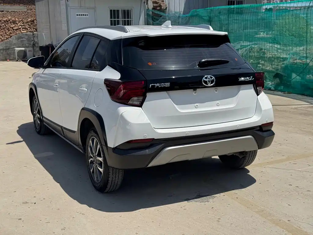 Toyota Yaris L 2022 — фото 10