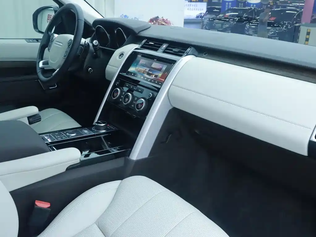 Land Rover Discovery 2017 — фото 10