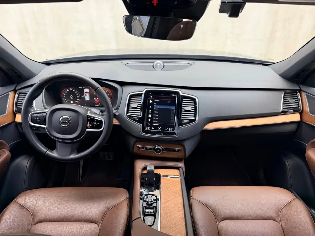 Volvo XC90 2021 — фото 19