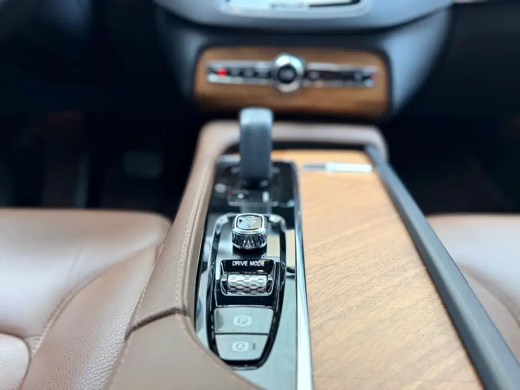 Volvo XC90 2021 — фото 20