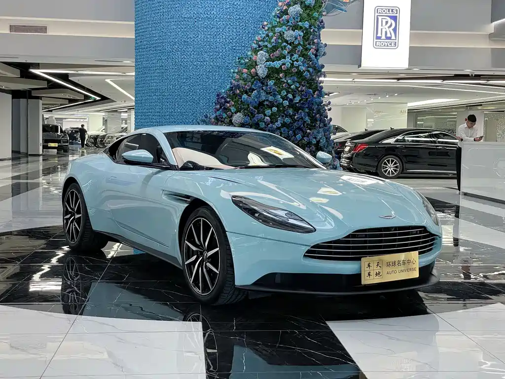 Aston Martin DB11 2019 — фото 2