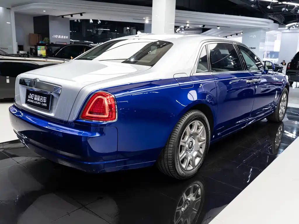 Rolls-Royce Ghost 2018 — фото 13
