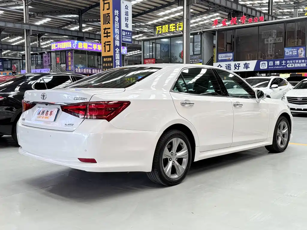 Toyota Crown 2016 — фото 6