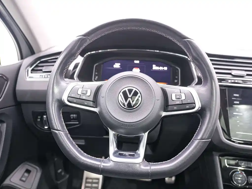 Volkswagen Tiguan L 2020 — фото 16