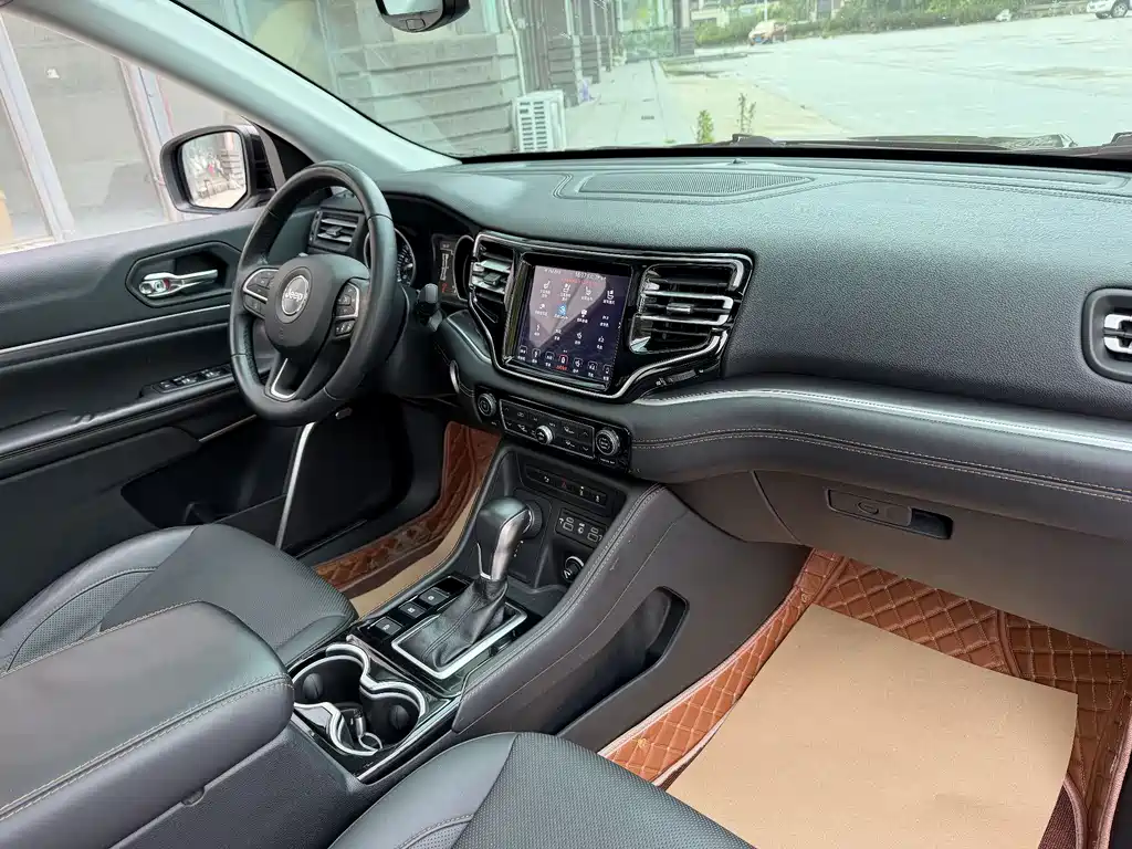 Jeep Grand Commander 2018 — фото 7
