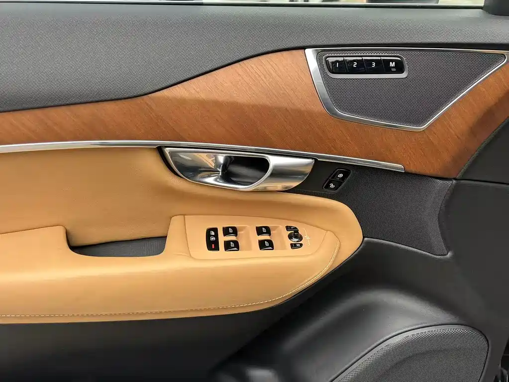 Volvo XC90 2017 — фото 11