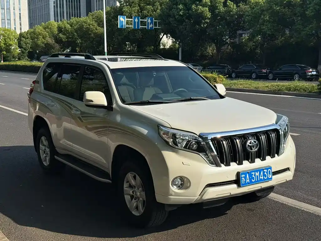 Toyota Prado 2017 — фото 2