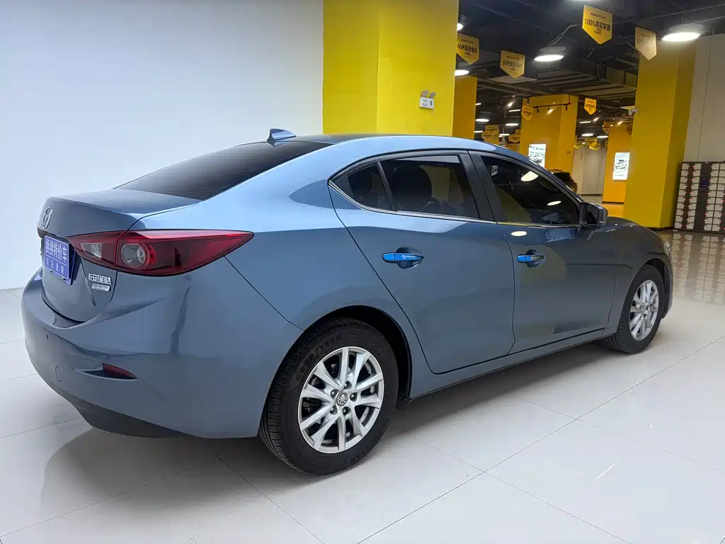 Mazda 3 Axela 2018 — фото 10