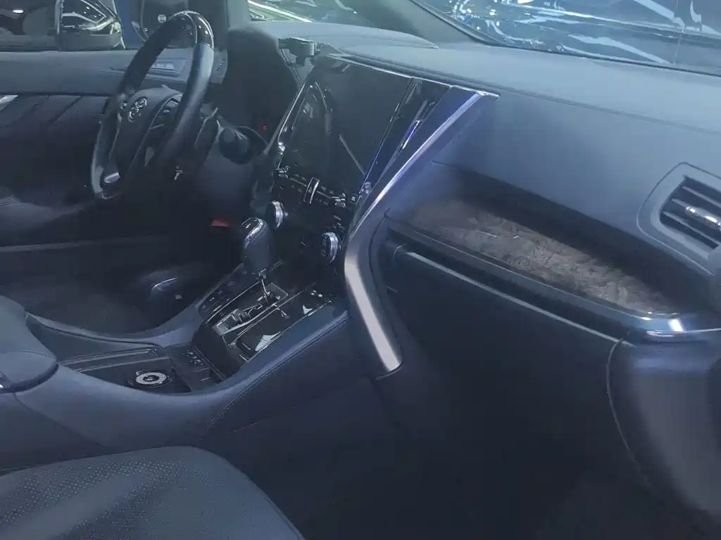 Toyota Alphard 2023 — фото 15