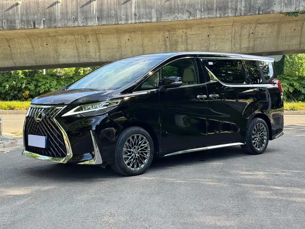 Toyota Vellfire 2023 — фото 1
