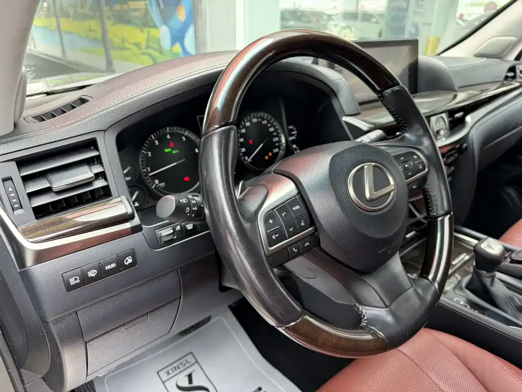 Lexus LX 2020 — фото 7