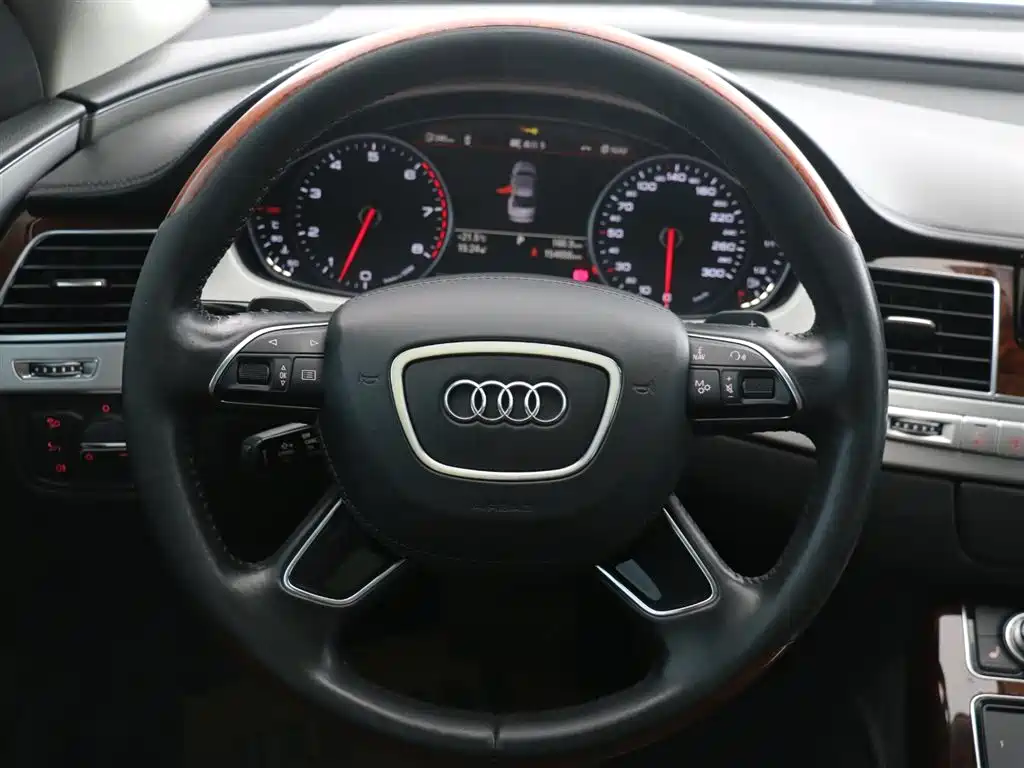 Audi A8 2014 — фото 13