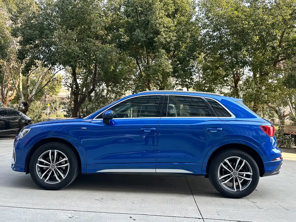 Audi Q3 2021 — фото 12
