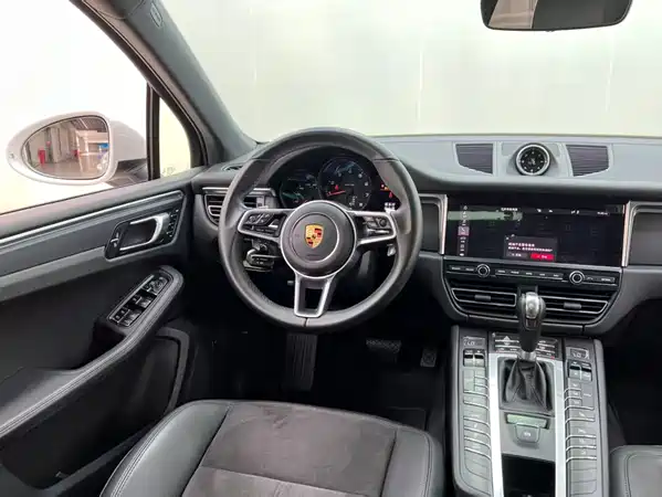 Porsche Macan 2021